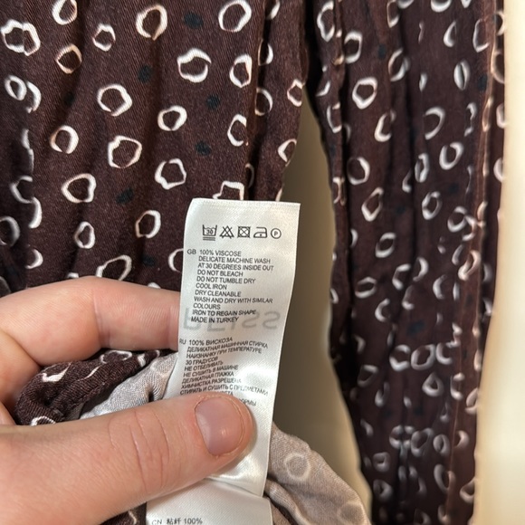 Reiss Burgundy white and black patterned viscose button down size small - Picture 4 of 4